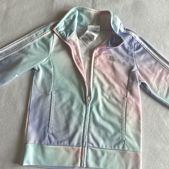 🌸3/$12 Adidas, set of two-piece girls size 4T, used in perfect condition - Picture 8 of 8